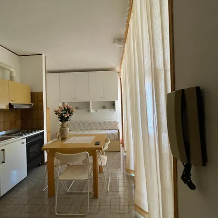 Laura Apartment *